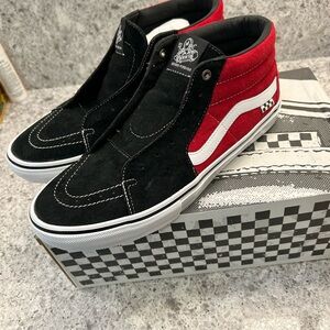 Vans Men's Black and Red Suede Sneakers